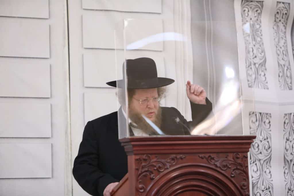 צפו בנאום המרגש של 'רבי שולם בער' בהיכל הישיבה