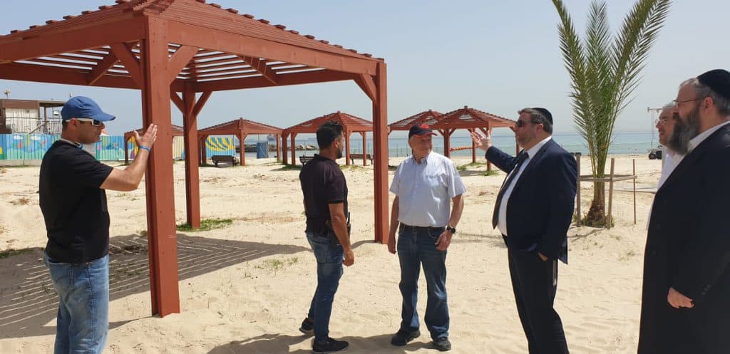 הבוקר נפתח החוף השקט לרחצה הבוקר נפתח החוף השקט לרחצה