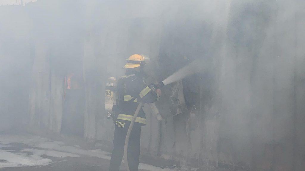 צפו: שריפת ענק פרצה בעיר צפת תושבים פונו