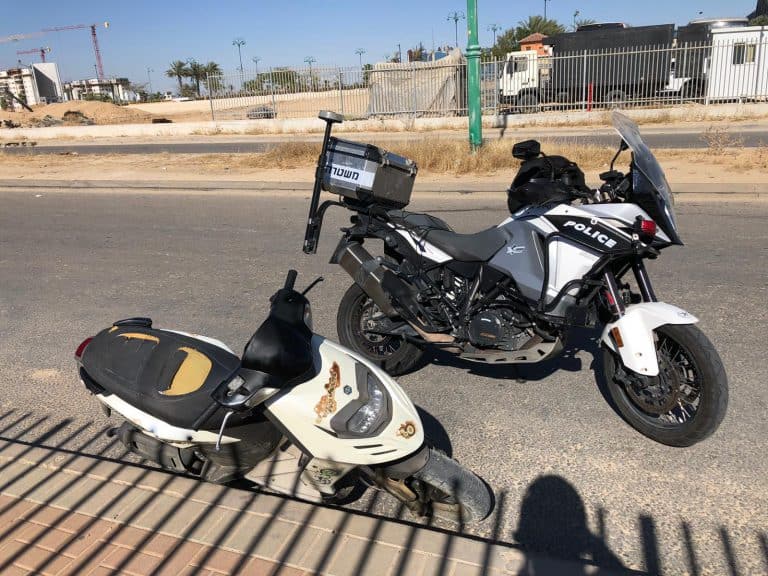 בן 15 וחבריו נתפסו על קטנוע ללא קסדות ורשיון