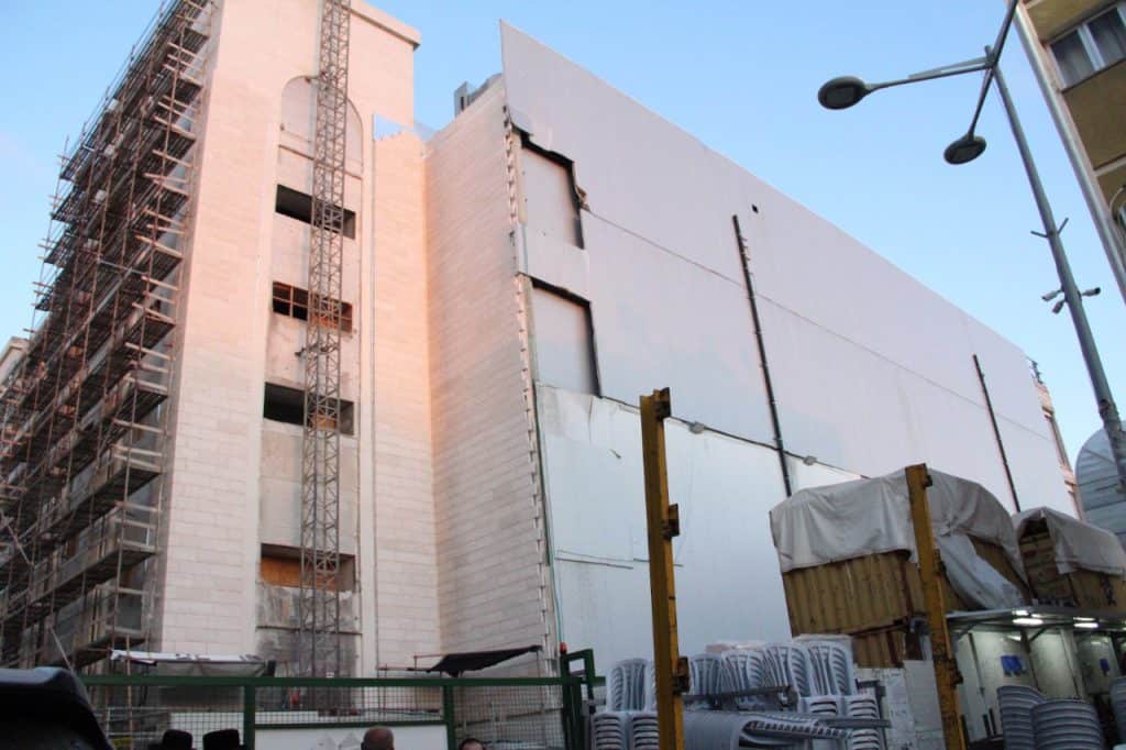 צפו: כך נערכים בויז'ניץ לחג השבועות - הוראות מיוחדות נעילת החג וה"פאר שפיל"