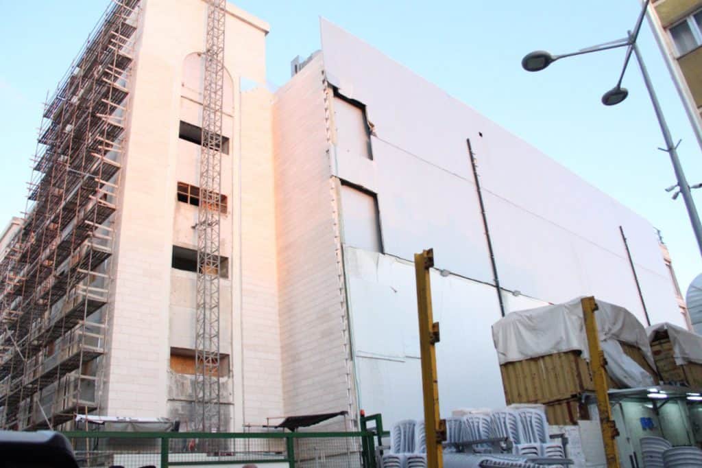 צפו: כך נערכים בויז'ניץ לחג השבועות - הוראות מיוחדות נעילת החג וה"פאר שפיל"