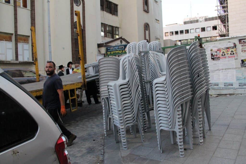 צפו: כך נערכים בויז'ניץ לחג השבועות - הוראות מיוחדות נעילת החג וה"פאר שפיל"