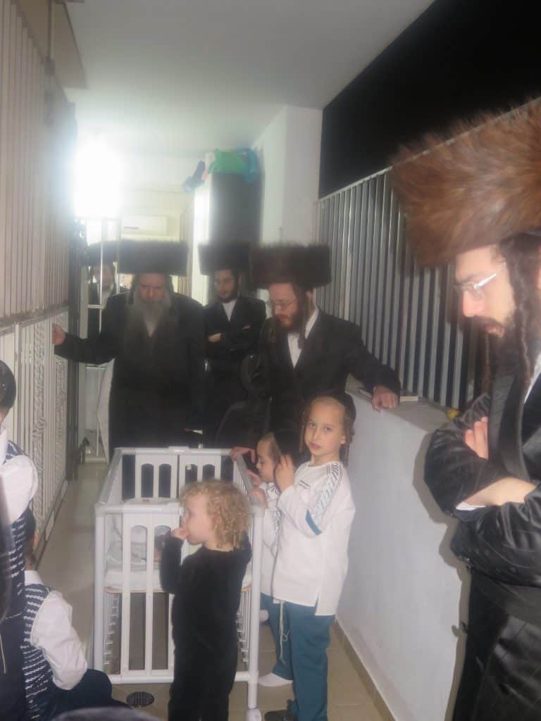 בכפוף להנחיות: הברית לנכד אדמו"ר מקוידינוב