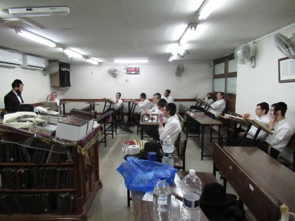 תיעוד: כך נערכים ב'ארחות תורה' לחגם של לומדי התורה