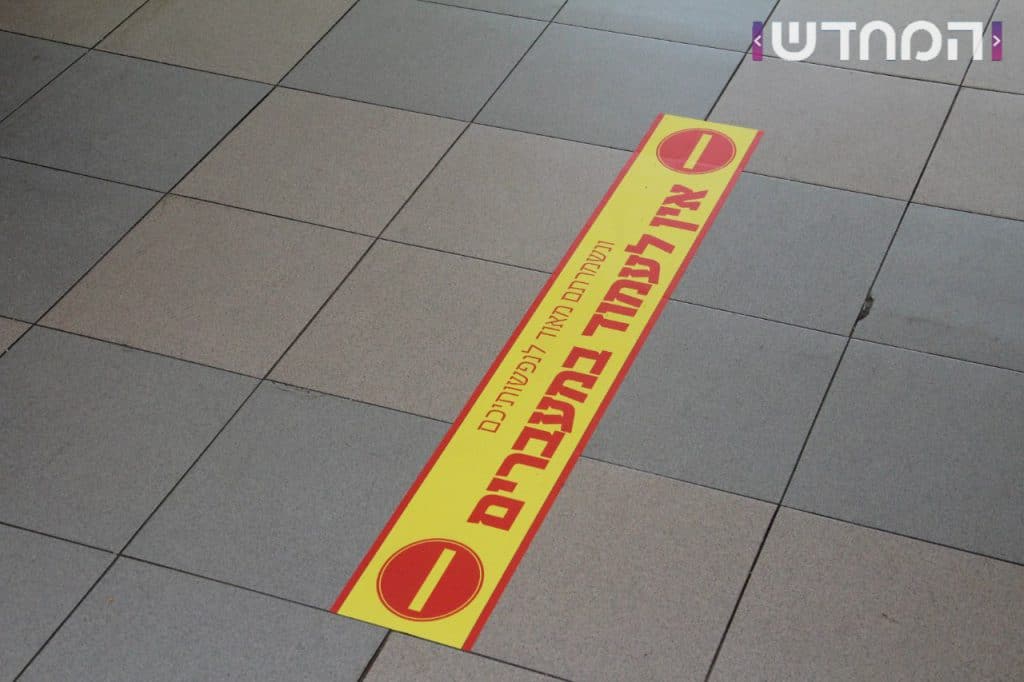 זֶ֤ה אֵלִי֙ וְאַנְוֵ֔הוּ: בתי הכנסת קושטו בפרחים ושושנים ענפי אילנות ובשמים • צפו 