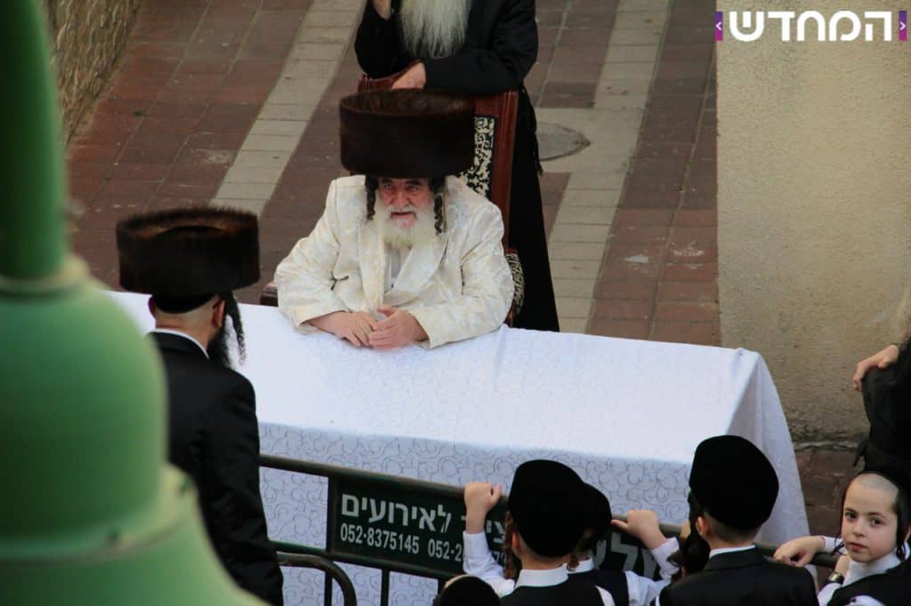 צפו: ברחובה של עיר - האדמו"ר מויז'ניץ קיבל קהל