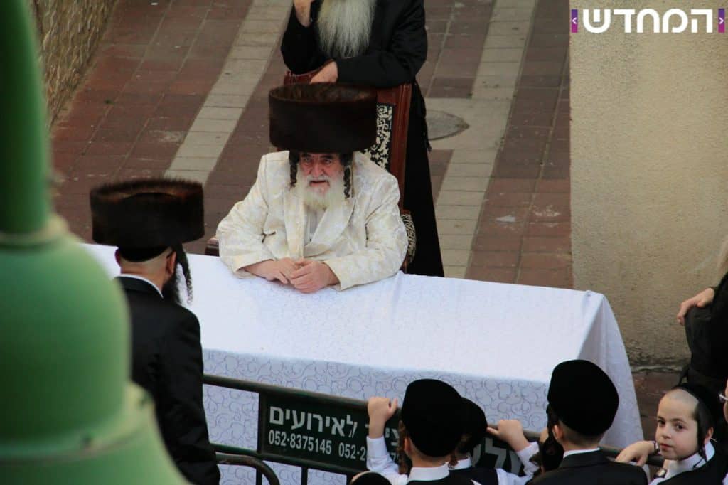 צפו: ברחובה של עיר - האדמו"ר מויז'ניץ קיבל קהל