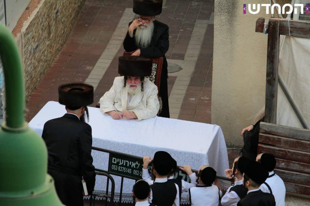 צפו: ברחובה של עיר - האדמו"ר מויז'ניץ קיבל קהל