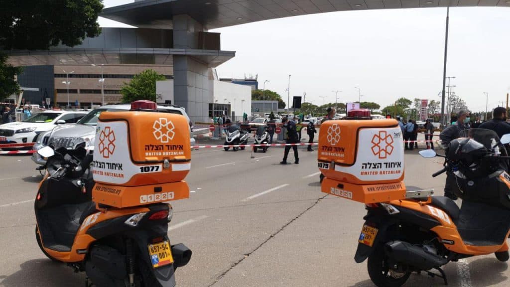 חשד לפיגוע דקירה בכניסה לבית החולים תל השומר - צפו