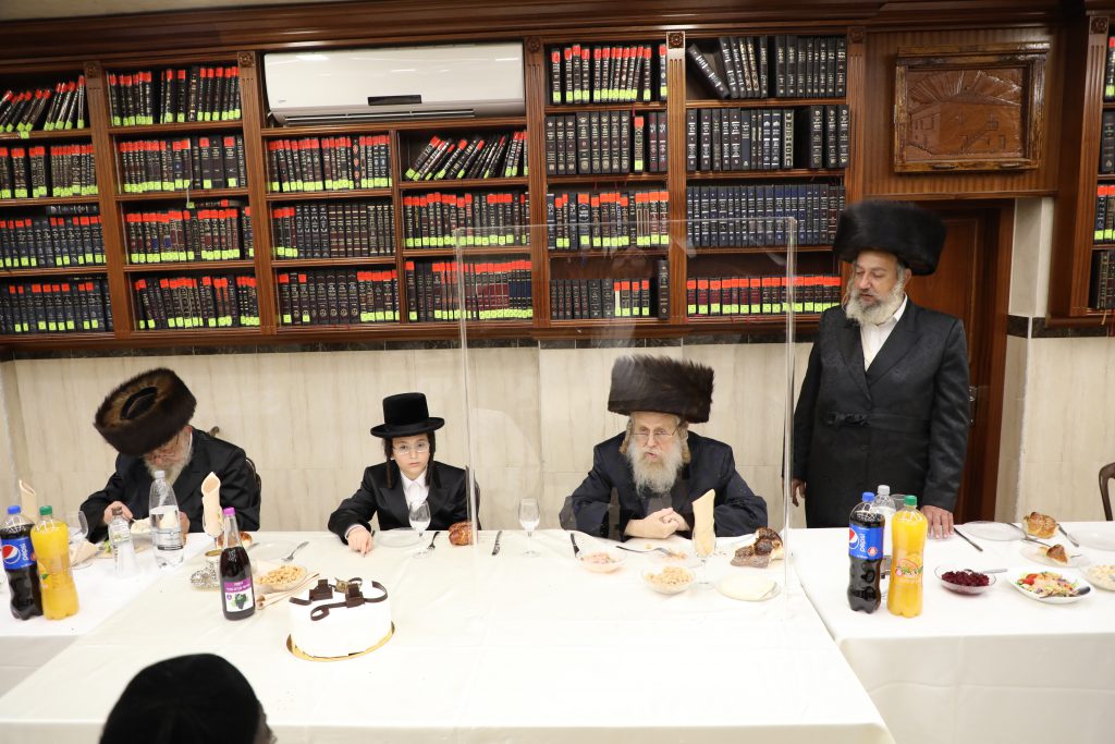 הבר מצווה לבן האדמו"ר מרימנוב ונכד האדמו"ר מקאמרנא