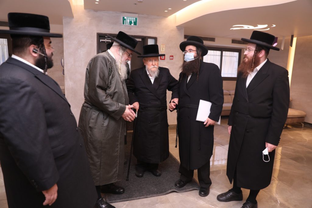 האדמו"ר מביאלא בביקור ושיחת חיזוק במוסד "בית לפליטות" בירושלים