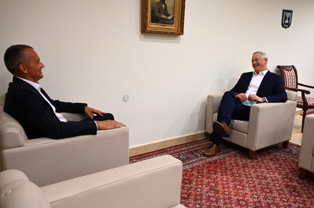 הסתיימה פגישת בני גנץ עם שליח האו"ם מלדנוב