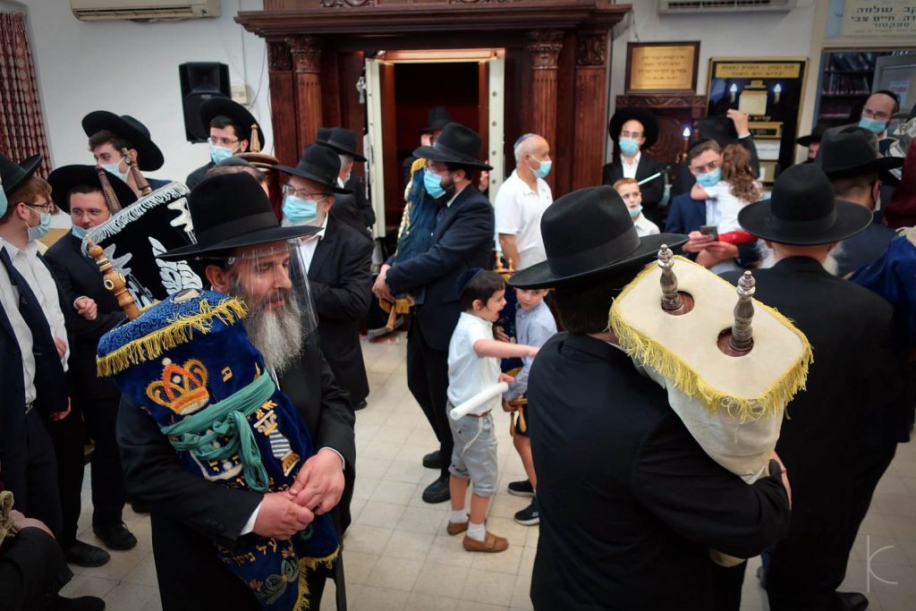 העיר פתח תקוה חגגה בהכנסת ספר תורה ל'כולל של גדולי הדור'