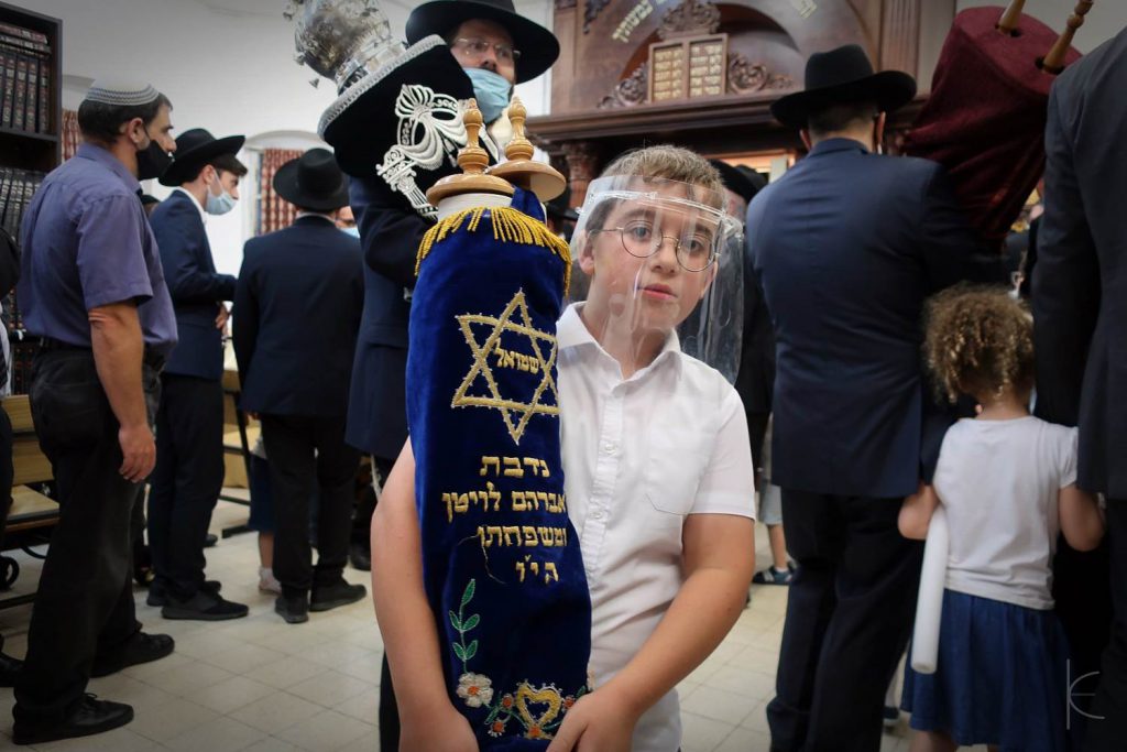 העיר פתח תקוה חגגה בהכנסת ספר תורה ל'כולל של גדולי הדור'