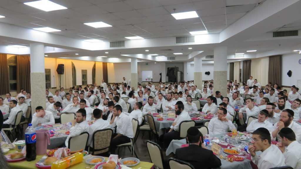 תיעוד: בחורי 'כנסת יצחק' חגגו את הוצאת ספר החבורות במסכת יבמות