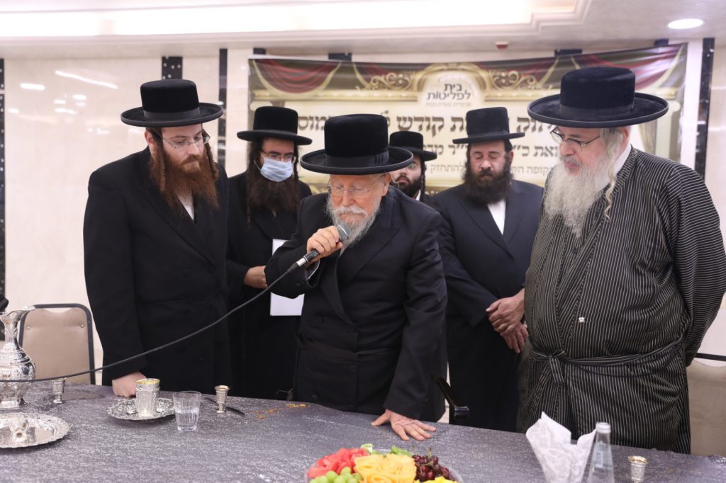 האדמו"ר מביאלא בביקור ושיחת חיזוק במוסד "בית לפליטות" בירושלים