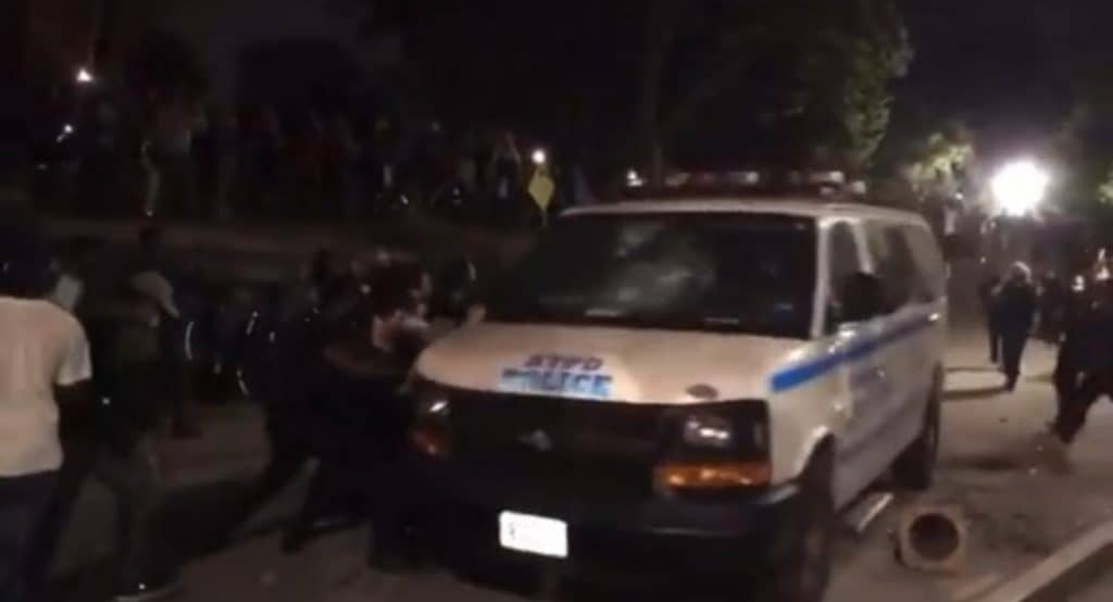 אש, ירי, ביזה, אנרכיה, וגזענות, מה הפך את ארה"ב לזירת קרב מזעזעת - 'המחדש' עושה סדר