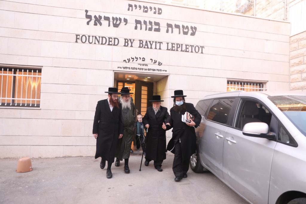 האדמו"ר מביאלא בביקור ושיחת חיזוק במוסד "בית לפליטות" בירושלים