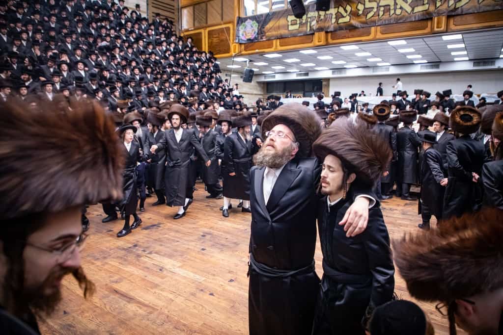 תיעוד: שמחת בית סאטמר; הערב מסיבת הודיה לשורדי הקורונה • הפרטים