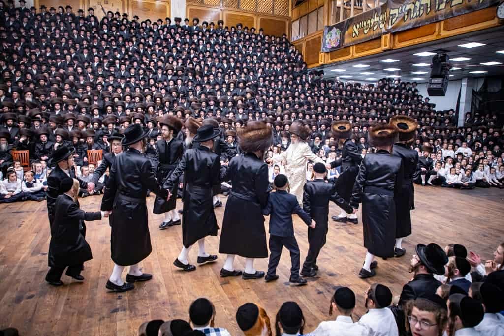 תיעוד: שמחת בית סאטמר; הערב מסיבת הודיה לשורדי הקורונה • הפרטים