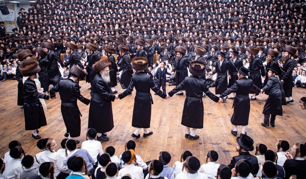 תיעוד: שמחת בית סאטמר; הערב מסיבת הודיה לשורדי הקורונה • הפרטים