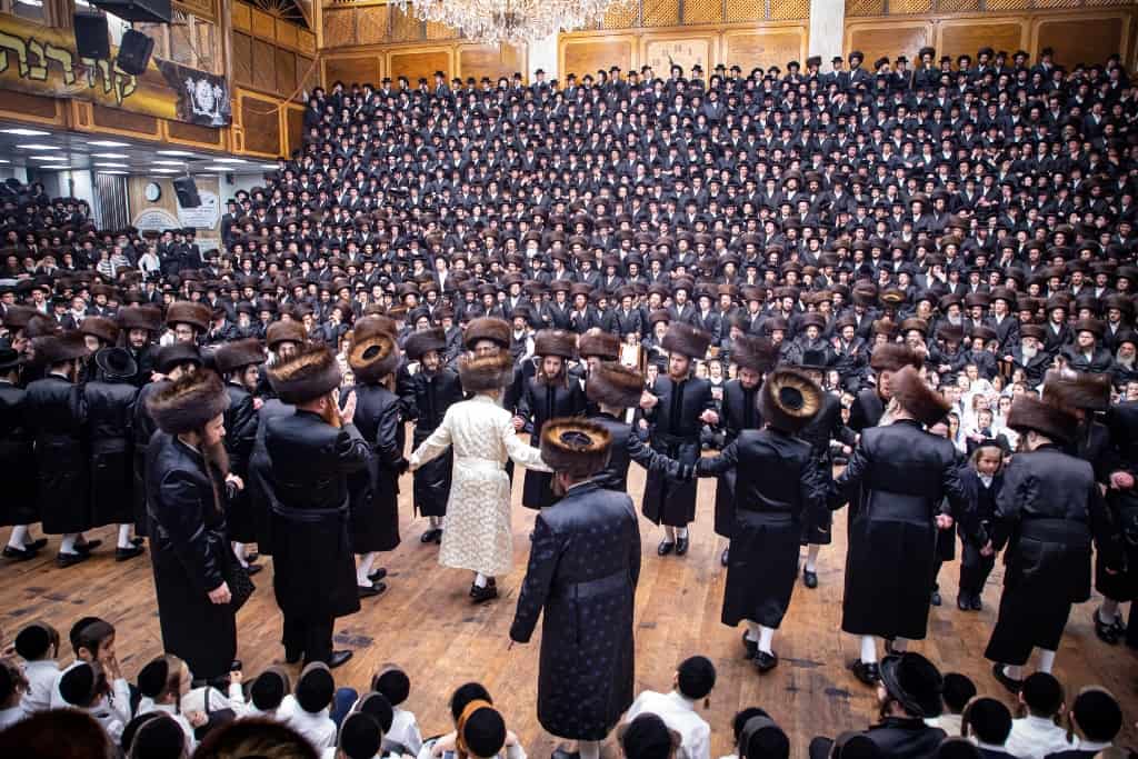 תיעוד: שמחת בית סאטמר; הערב מסיבת הודיה לשורדי הקורונה • הפרטים