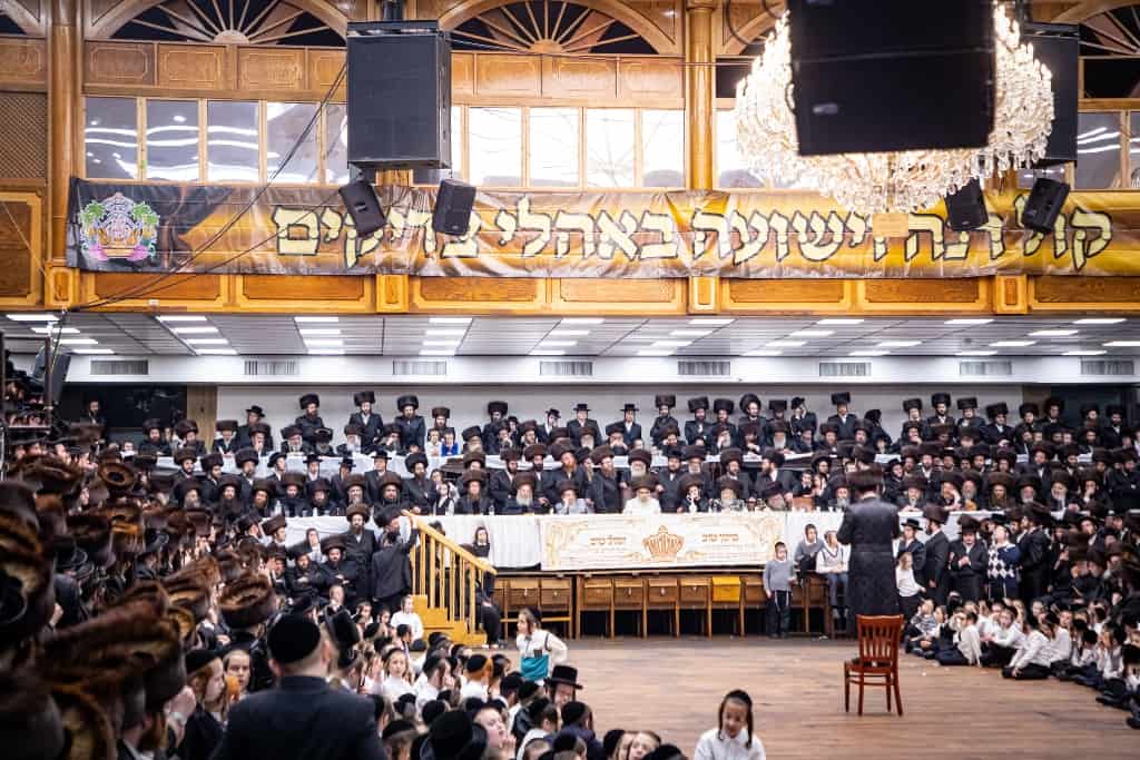 תיעוד: שמחת בית סאטמר; הערב מסיבת הודיה לשורדי הקורונה • הפרטים