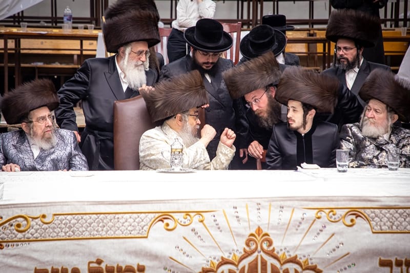 תיעוד: שמחת בית סאטמר; הערב מסיבת הודיה לשורדי הקורונה • הפרטים