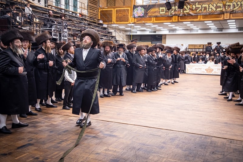 תיעוד: שמחת בית סאטמר; הערב מסיבת הודיה לשורדי הקורונה • הפרטים