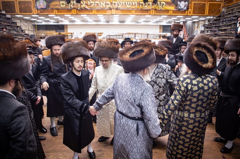 תיעוד: שמחת בית סאטמר; הערב מסיבת הודיה לשורדי הקורונה • הפרטים