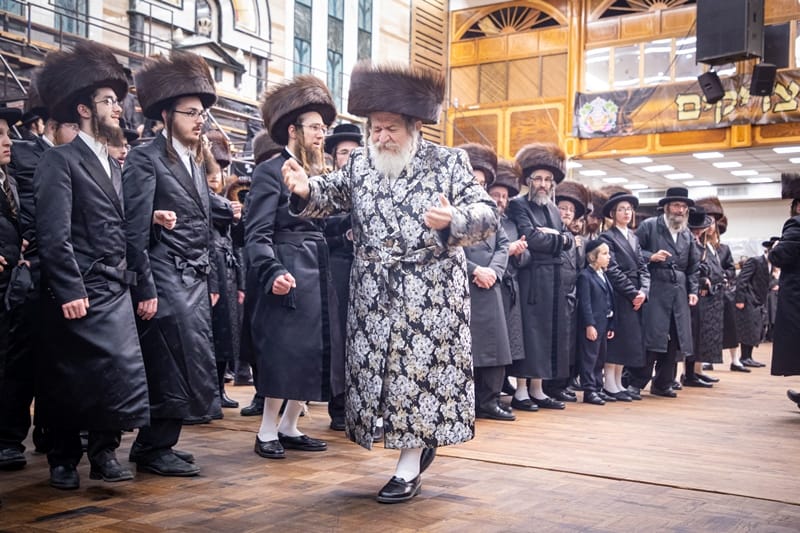 תיעוד: שמחת בית סאטמר; הערב מסיבת הודיה לשורדי הקורונה • הפרטים