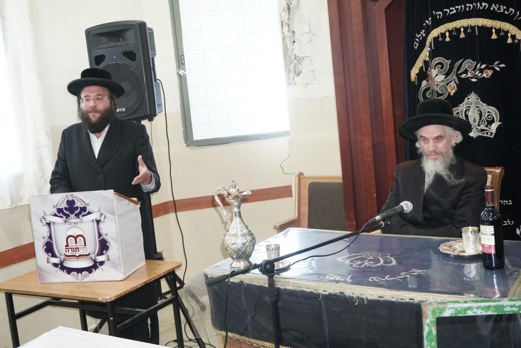 תיעוד: האדמו"ר מלויצק הגיע לטיש יארצייט בביתר