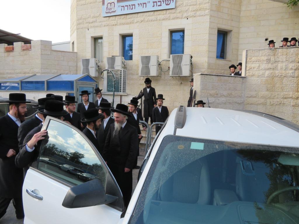 תיעוד: האדמו"ר מלויצק הגיע לטיש יארצייט בביתר