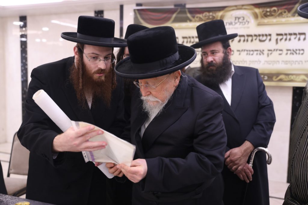 האדמו"ר מביאלא בביקור ושיחת חיזוק במוסד "בית לפליטות" בירושלים