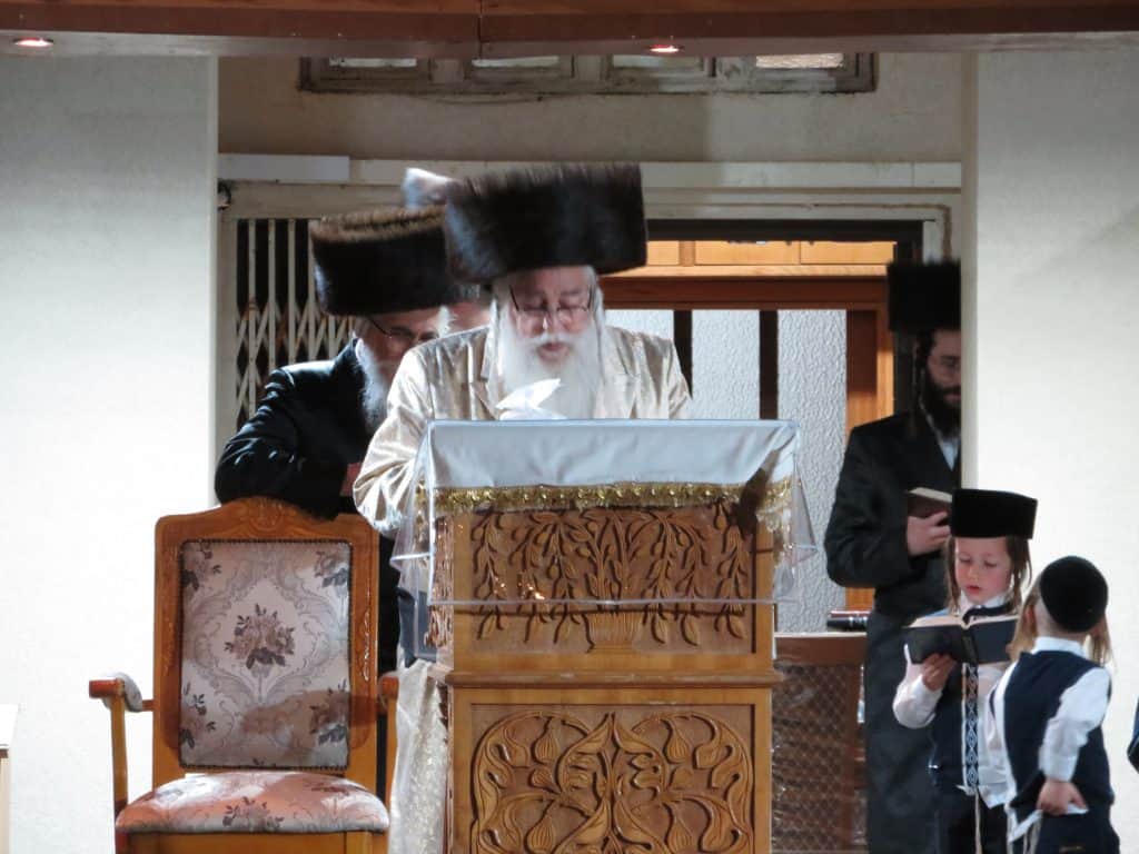 חג השבועות בצאנז: למרות חולשתו האדמו"ר יצא לתפילות חג השבועות בצאנז: למרות חולשתו האדמו"ר יצא לתפילות