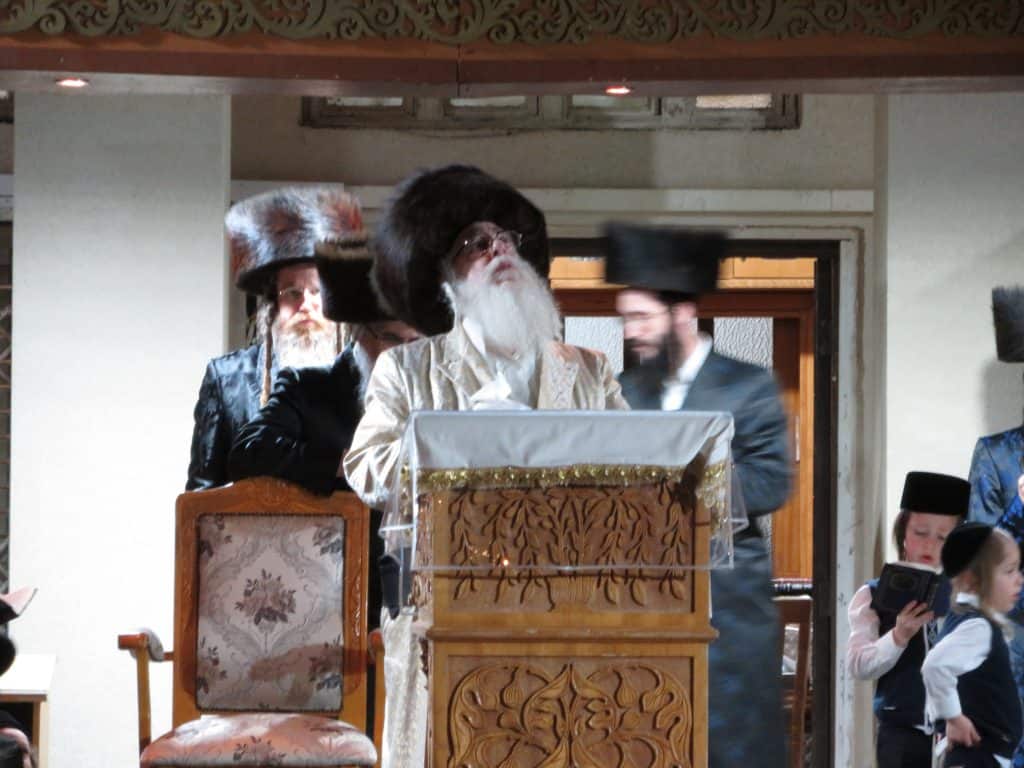 חג השבועות בצאנז: למרות חולשתו האדמו"ר יצא לתפילות חג השבועות בצאנז: למרות חולשתו האדמו"ר יצא לתפילות