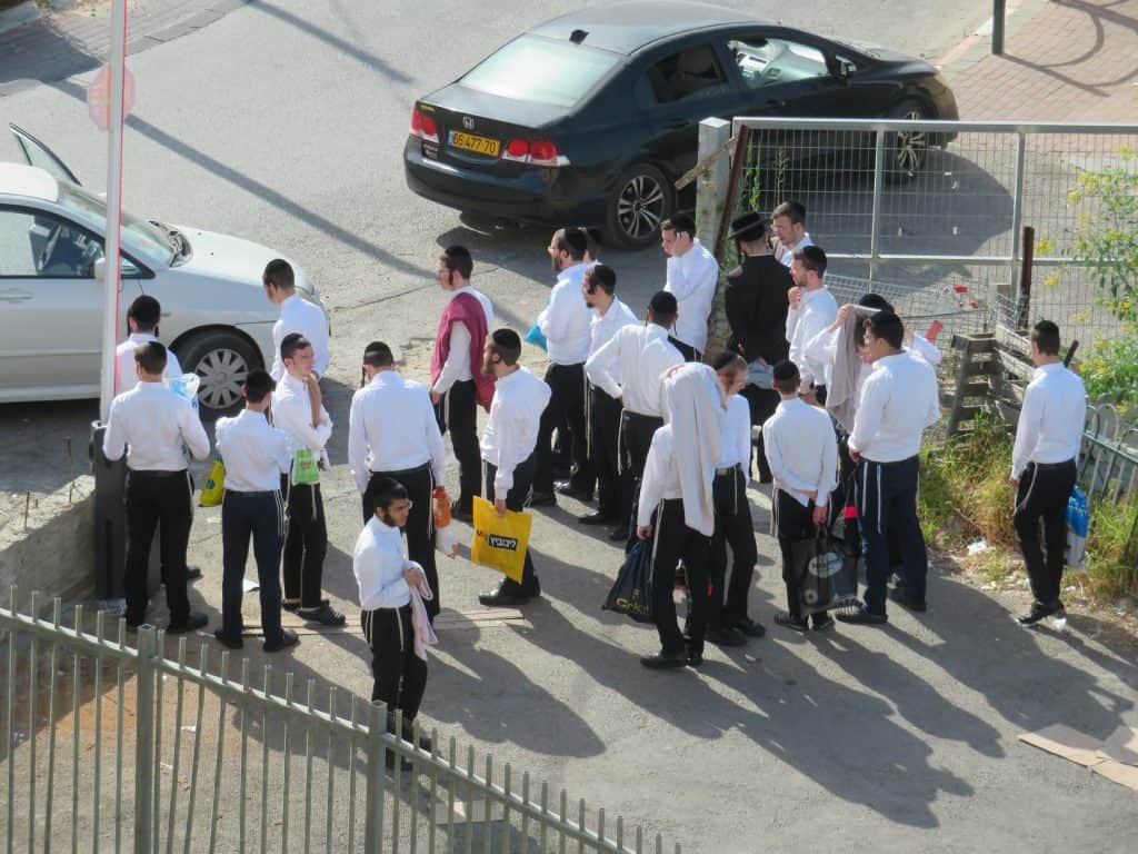הבא ליטהר: ישיבת כנסת יצחק בקרית ספר שכרה מקווה לבני הישיבה - תיעוד הבא ליטהר: ישיבת כנסת יצחק בקרית ספר שכרה מקווה לבני הישיבה - תיעוד