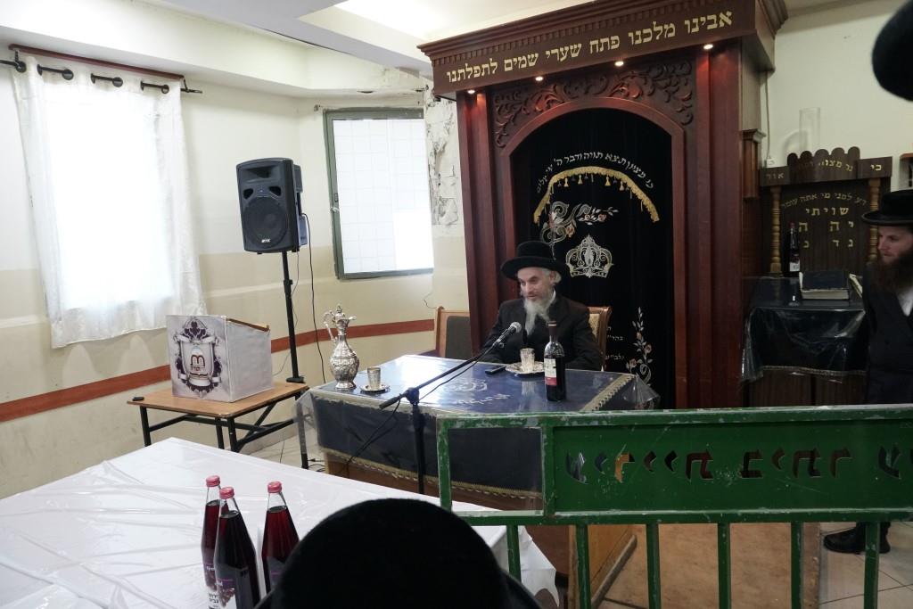 תיעוד: האדמו"ר מלויצק הגיע לטיש יארצייט בביתר