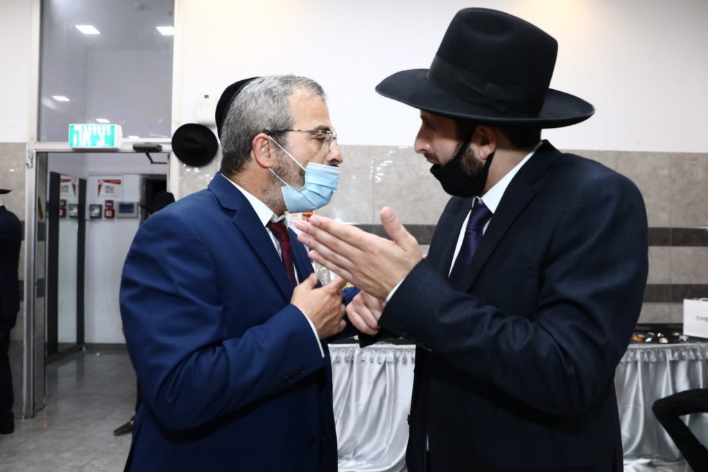 בצל הסגר על העיר אלעד: מ"מ רה"ע חגג בר מצווה לבנו