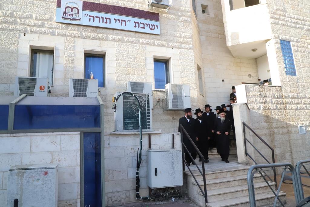 תיעוד: האדמו"ר מלויצק הגיע לטיש יארצייט בביתר