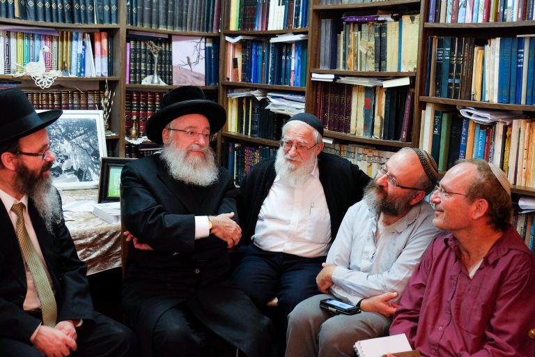 הגר"א וייס: הקורונה רק שפעת? כמה אתם מכירים שמתו משפעת?!