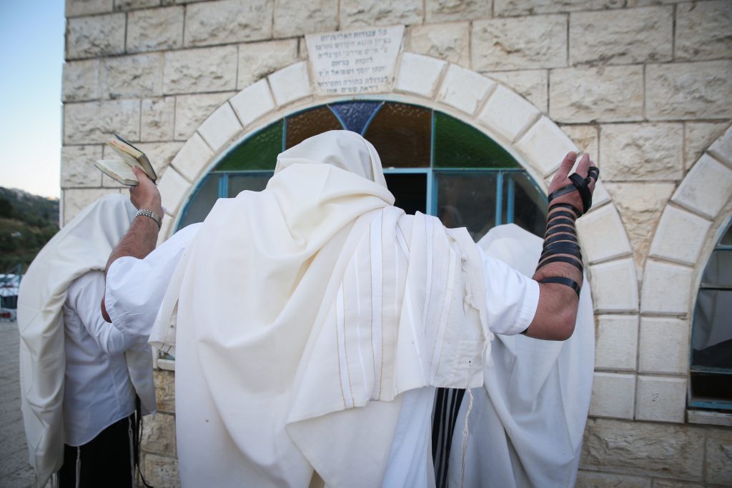 מעשה בחסיד אחד: תפילת שחרית בקבר רבי יהודה בר אלעאי