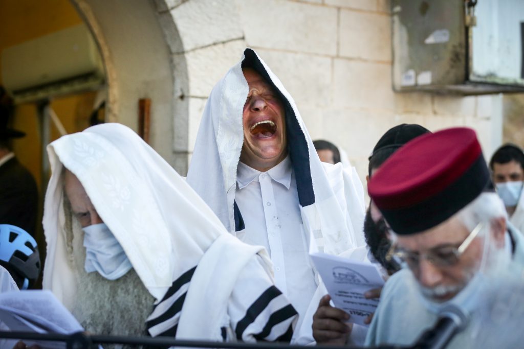 צפו בהקפות: הילולת התנא יונתן בן עוזיאל בעמוקה "עוף שפורח עליו מיד נשרף"