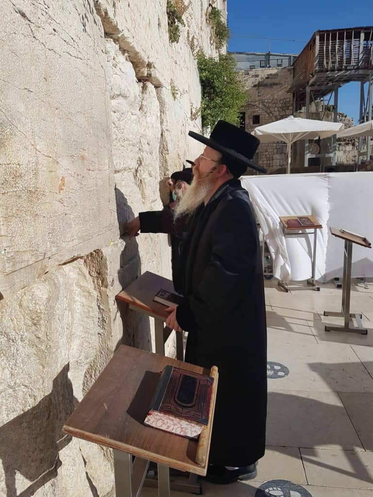 יש לה תשלומין כל שבעה: האדמו"ר מקרעטשניף קרית גת בביקור בכותל