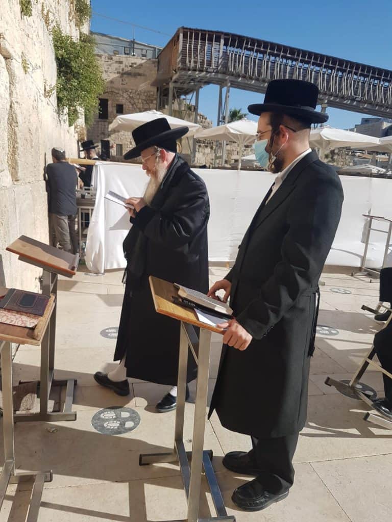 יש לה תשלומין כל שבעה: האדמו"ר מקרעטשניף קרית גת בביקור בכותל