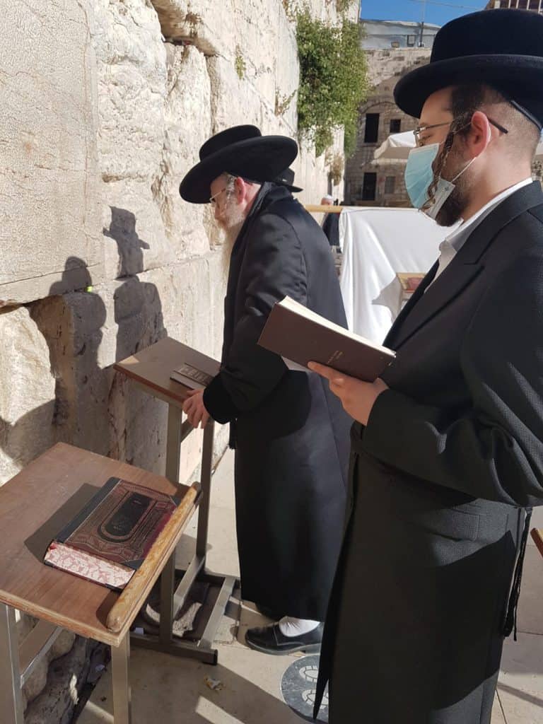 יש לה תשלומין כל שבעה: האדמו"ר מקרעטשניף קרית גת בביקור בכותל