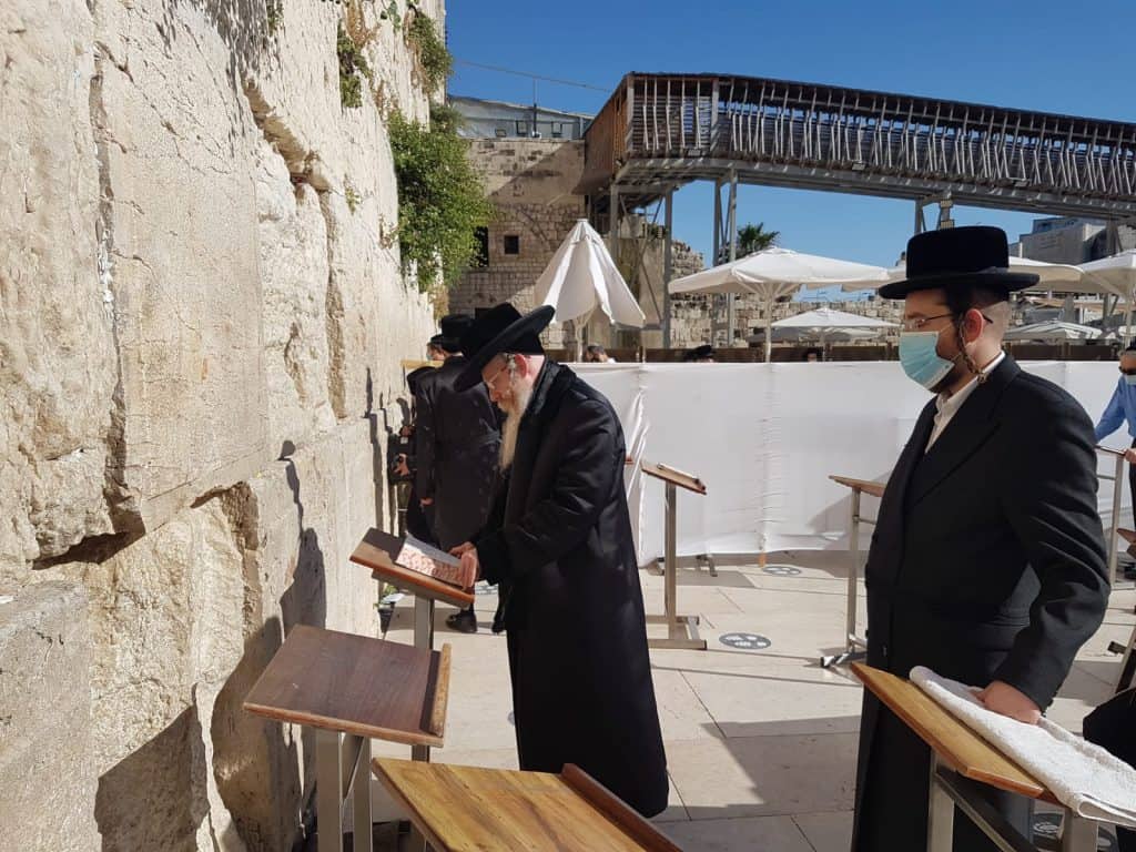 יש לה תשלומין כל שבעה: האדמו"ר מקרעטשניף קרית גת בביקור בכותל