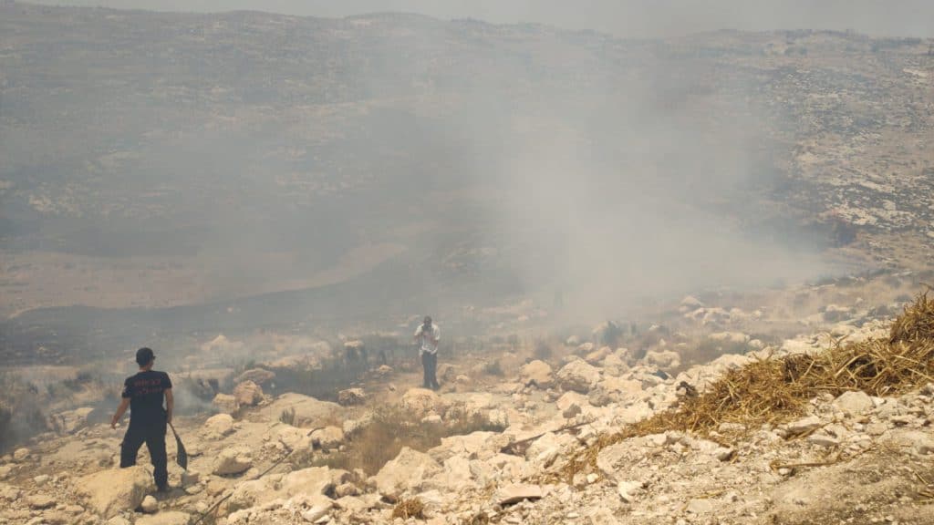 מטוסי כיבוי פועלים להשתלטות על השריפה בהר חברון • צפו: מטוסי כיבוי פועלים להשתלטות על השריפה בהר חברון • צפו: