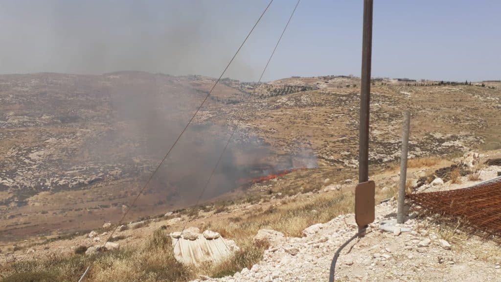 מטוסי כיבוי פועלים להשתלטות על השריפה בהר חברון • צפו: מטוסי כיבוי פועלים להשתלטות על השריפה בהר חברון • צפו: